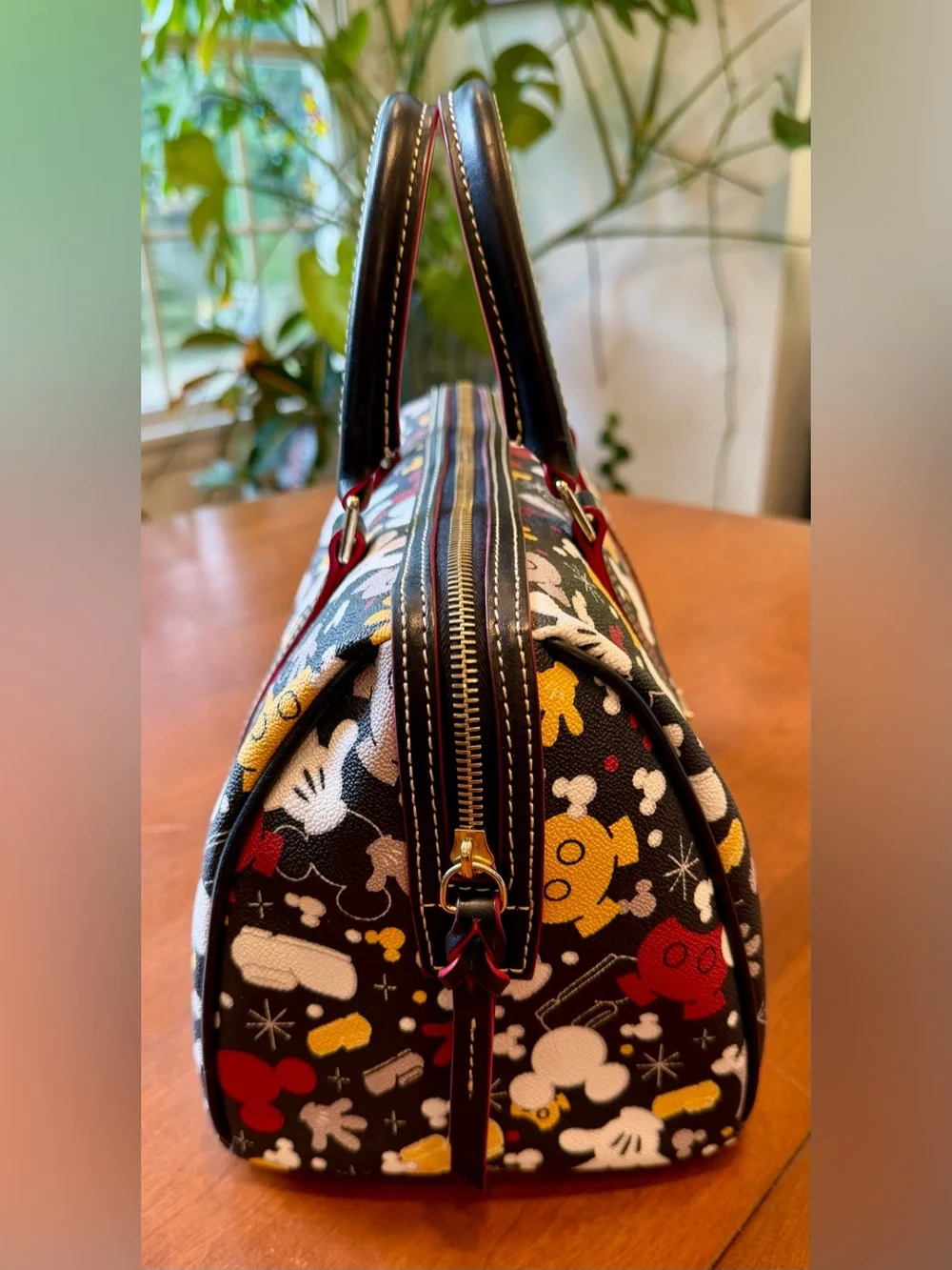 Dooney & Bourke 